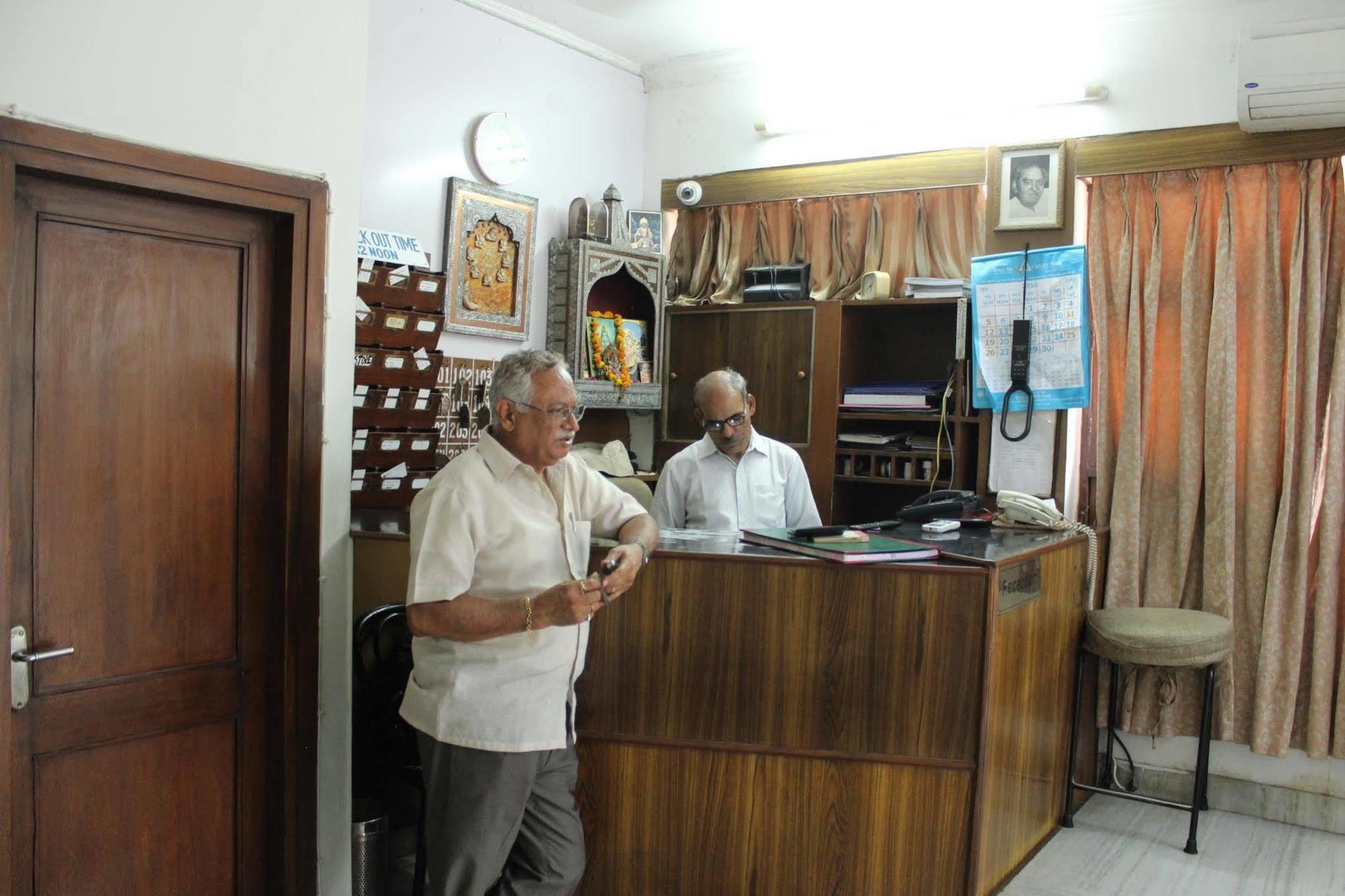 Batra Holiday Home - Couple Friendly Stays Delhi  Exteriör bild
